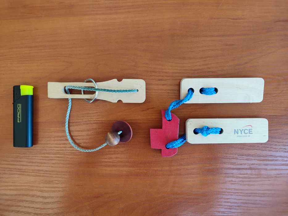 Головоломка деревянная с веревкой