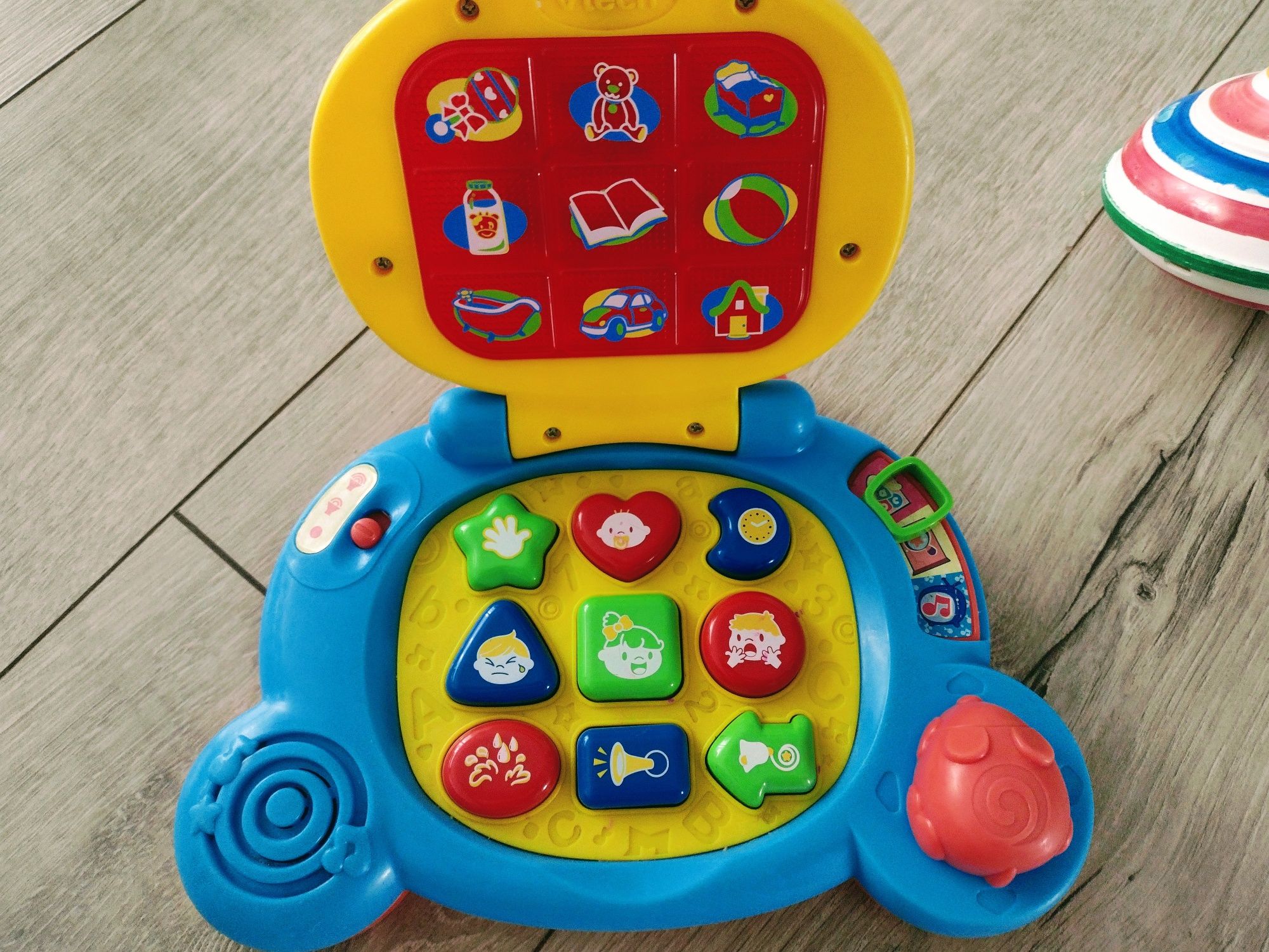 Zabawka edukacyjna - laptop dziecięcy

VTECH 0738 interaktywny laptop