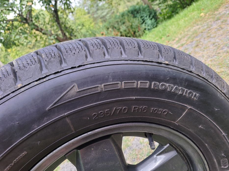 Opony ZIMOWE 235/70R16  bardzo dużo bieżnika, rok opon 4x 2022