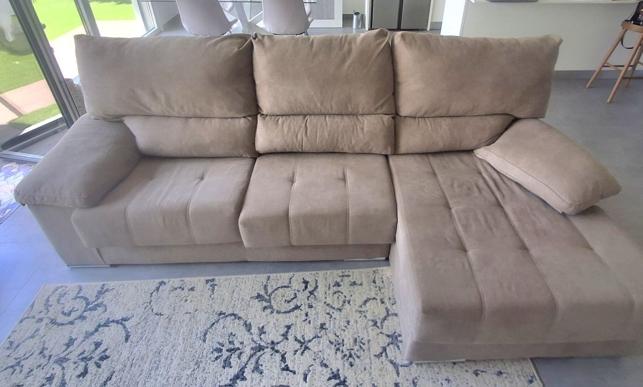 Sofá com Chaise Long - Semi Novo | Confortável | Tecido Robusto