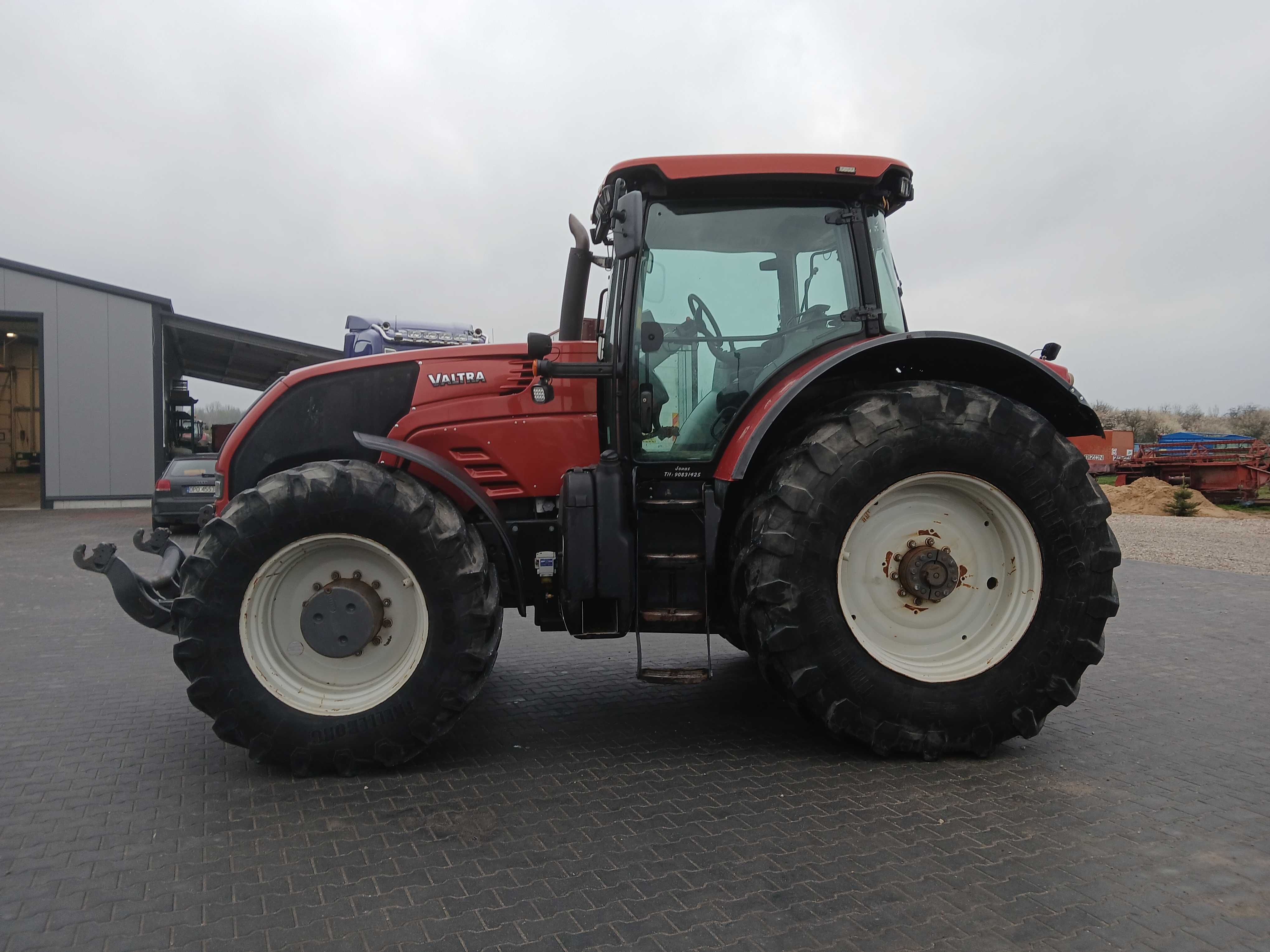 Ciągnik rolniczy VALTRA S352