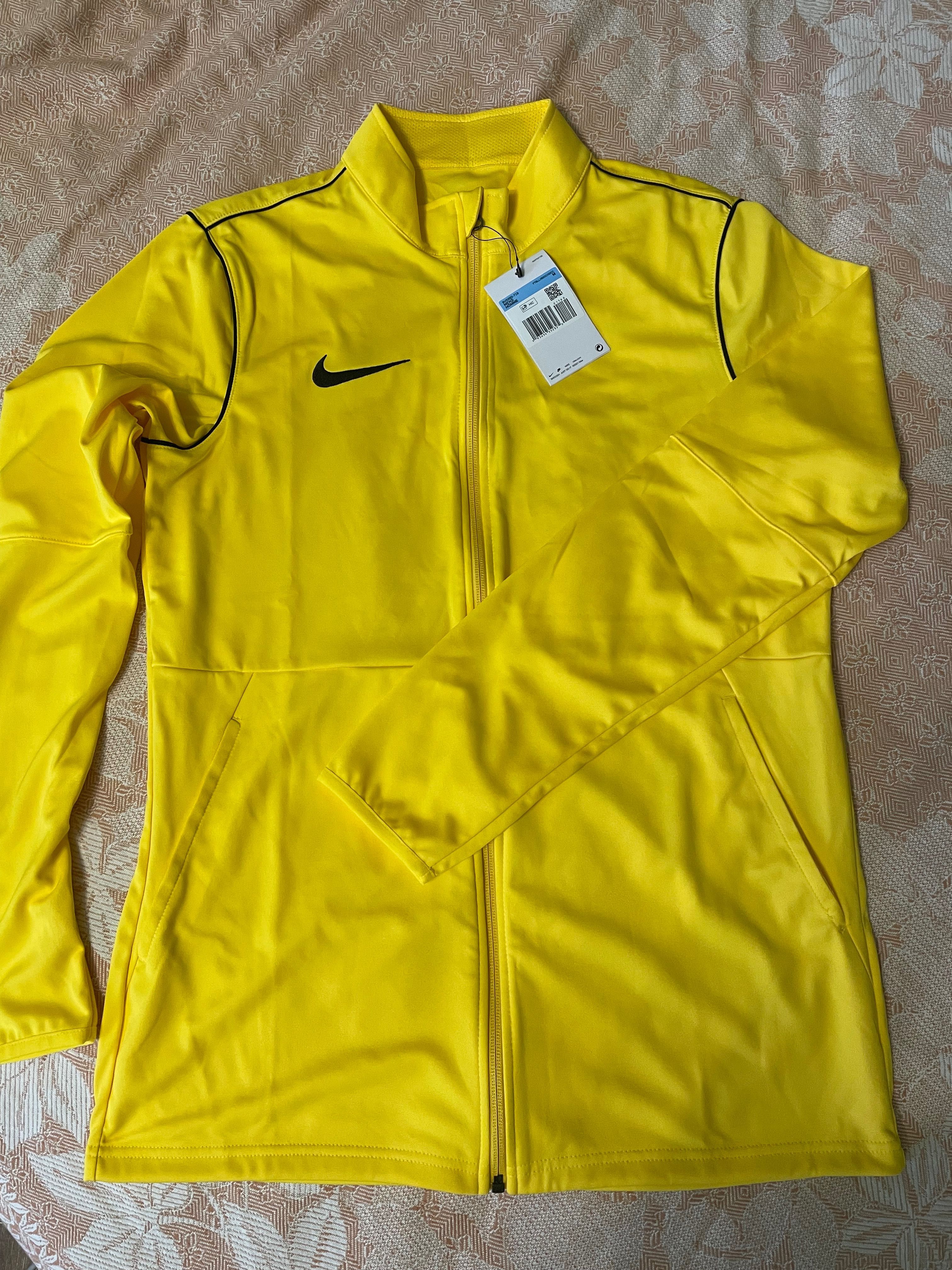 Продам спортивный костюм NIKE