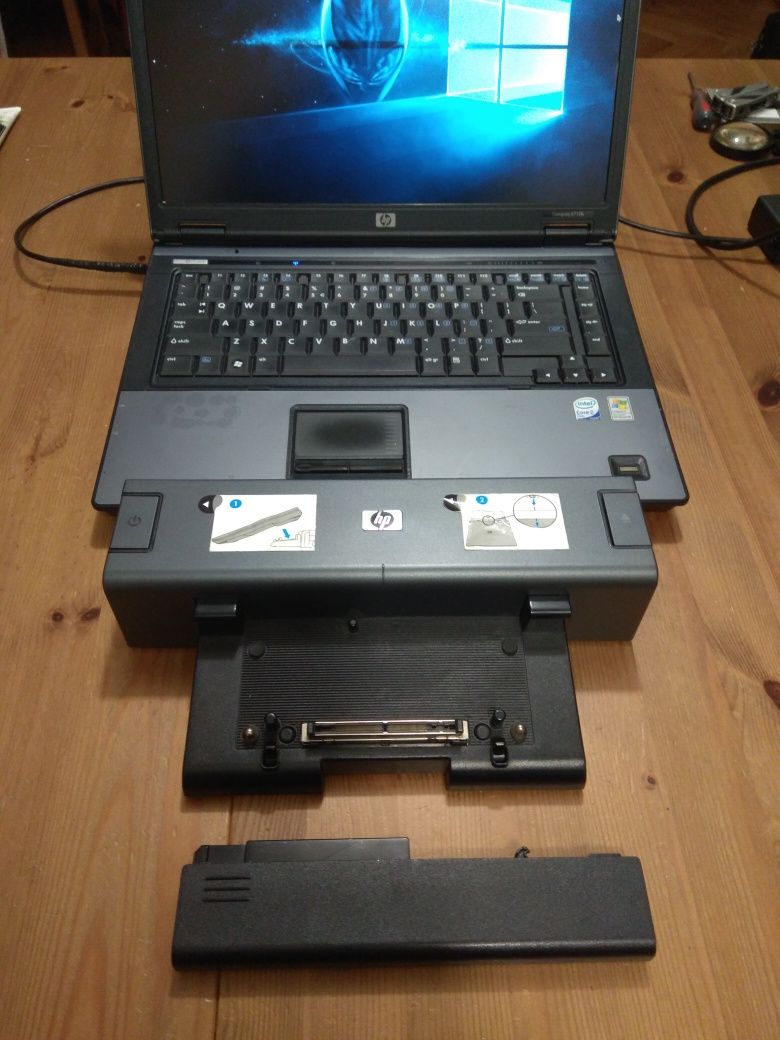 Dwa Laptopy HP 6710b + stacja dokująca