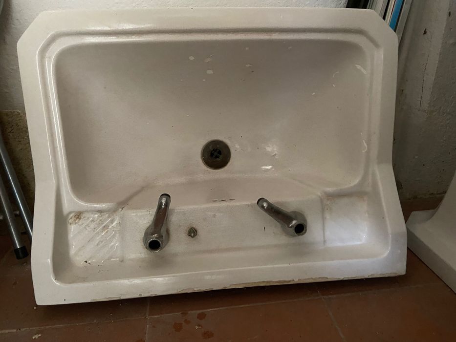 Lavatório antigo - disponível até 1 setembro