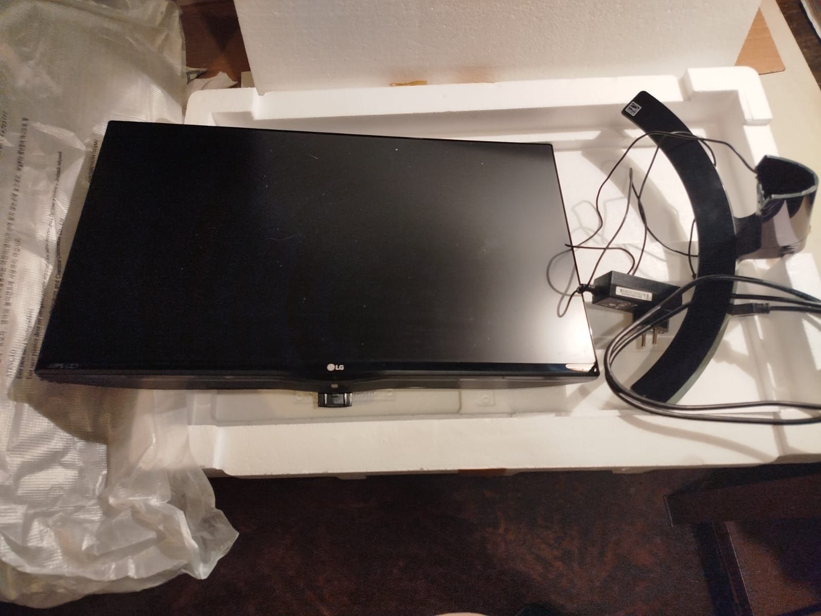 Monitor LG model 23MP68VQ-P