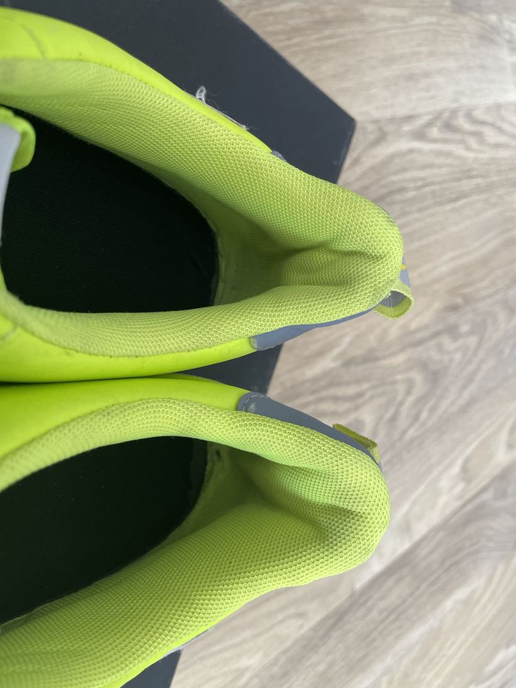 Nike Air Force 1 '07 LV8 Utility Volt