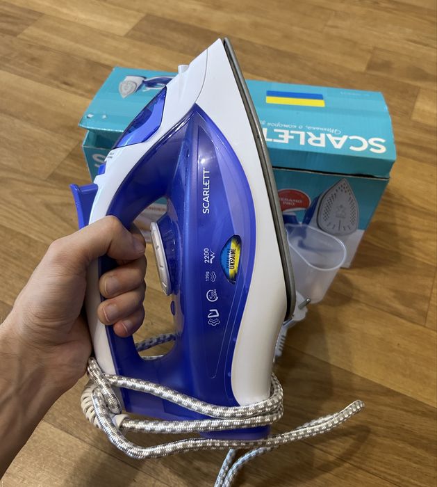 Утюг Scarlett SC-SI30K23