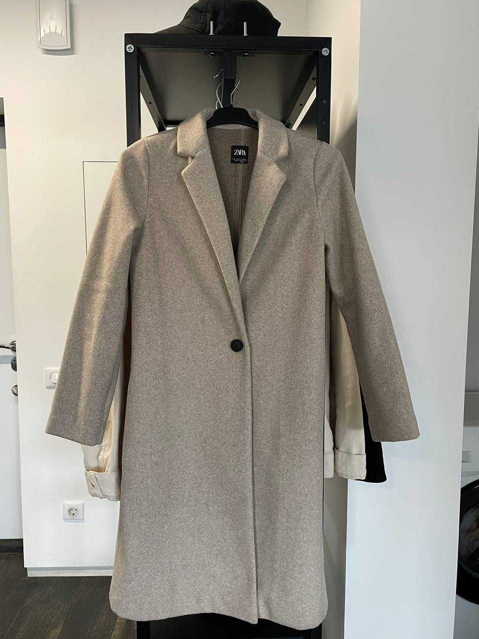 Женское пальто Zara (размер S)