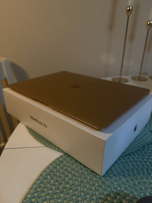 Продаю ноутбук Apple MacBook Air M1 256GB в идеальном состоянии