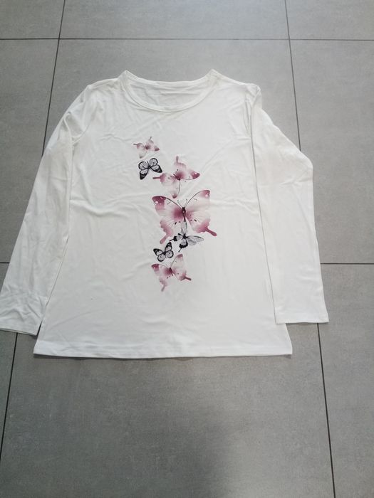 Paka różnych ubrań damskich