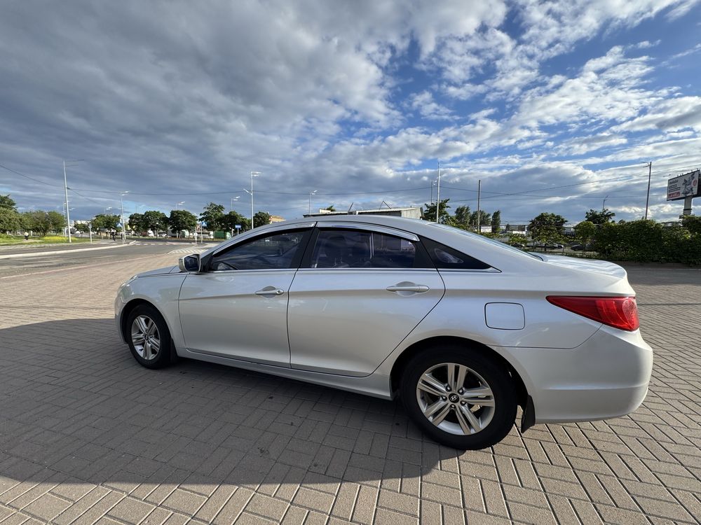Продам машину Hyundai Sonata 2013 року
