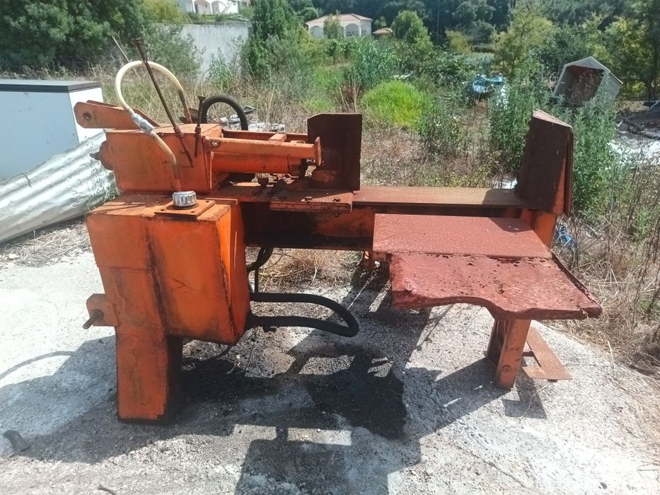 Rachador de lenha 30t com prateleira elevatória