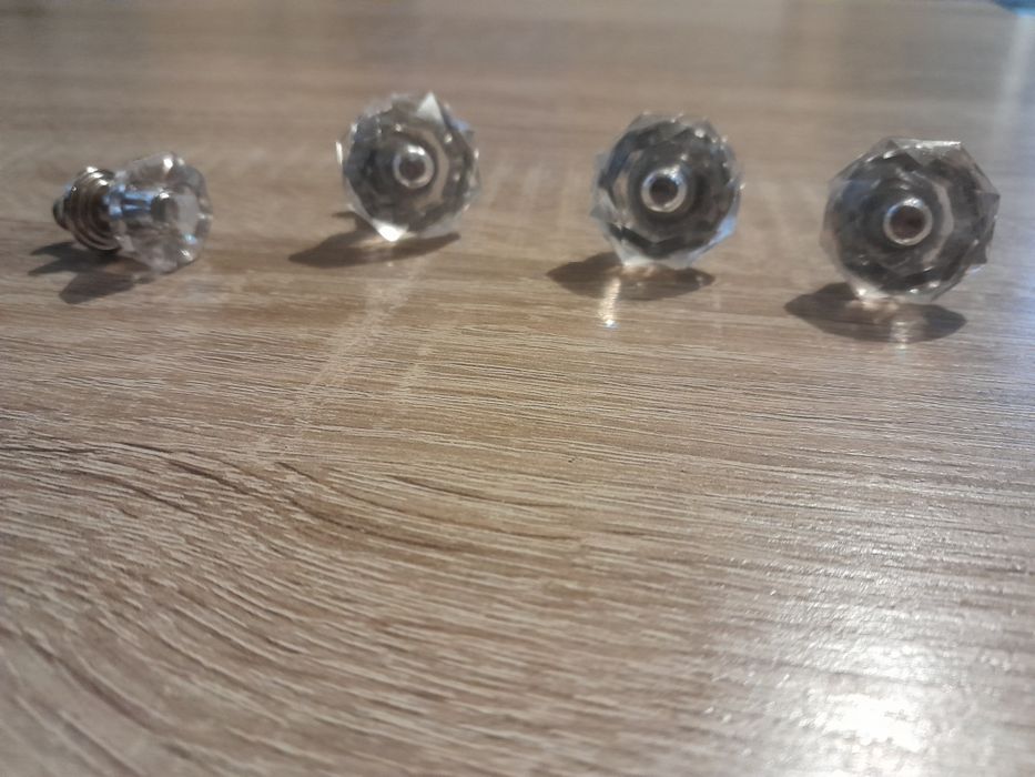 Gałki uchwyty do mebli