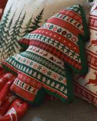 Poduszka świąteczna w kształcie choinki na prezent dla dziecka ozdobna