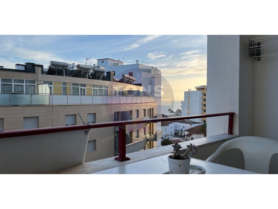 Apartamento T1 com varanda e vista mar