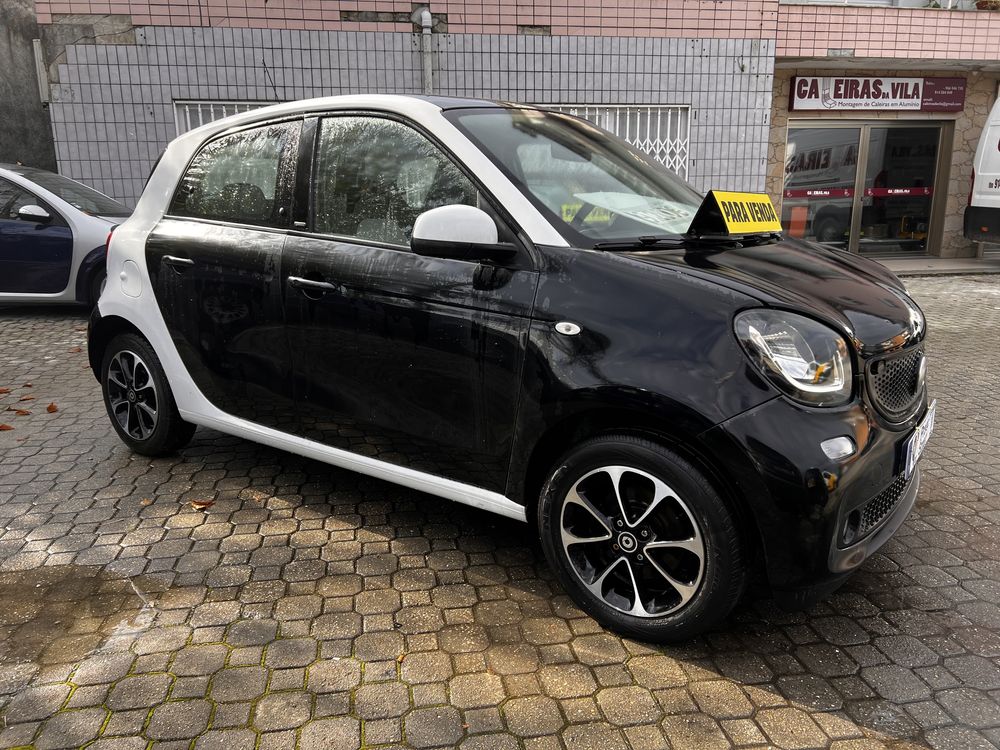 Smart forfour 1.0 - 8200€ - 90 mil kms