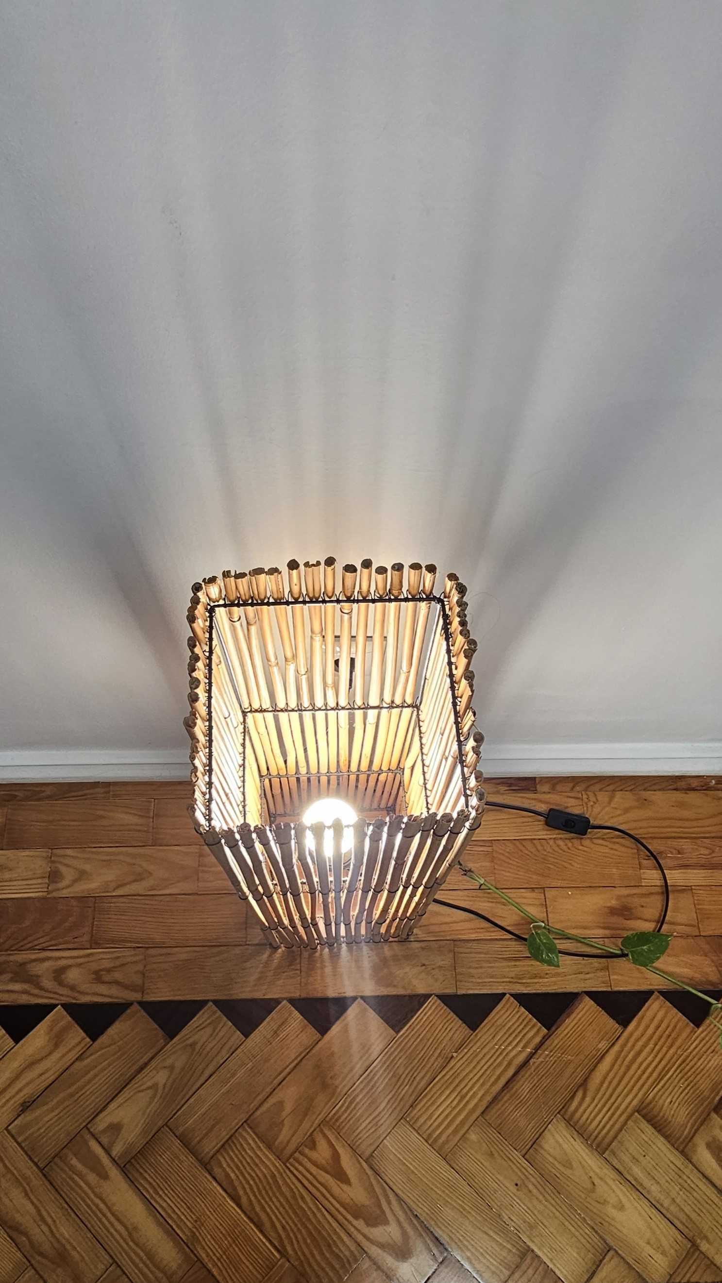Candeeiro de bambu com lampada LED económica