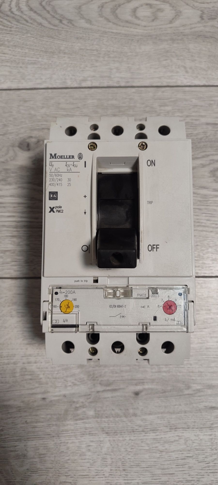 Продам втоматичний вимикачь Moeller PMC2 200A