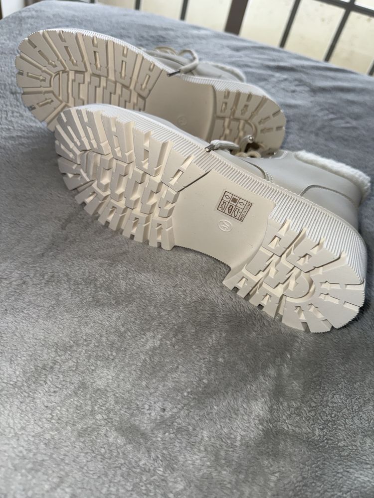 Bota off white 37