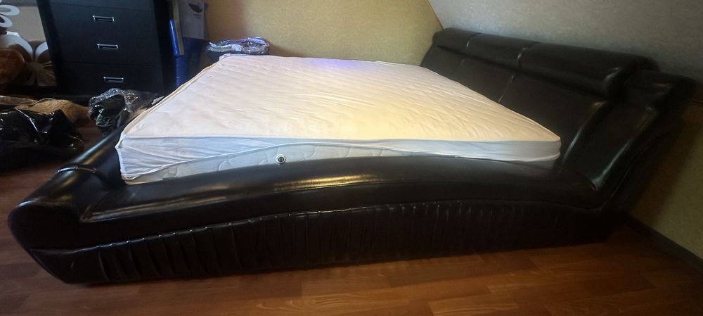 Продам ліжко з матрасом