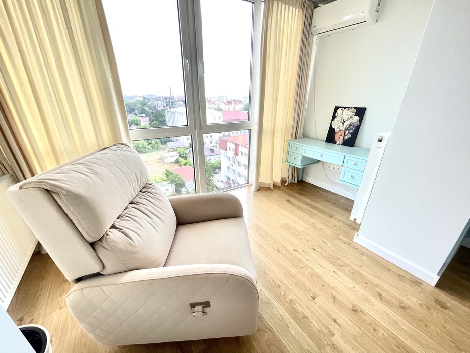 ПРОДАЖ 3 кімнатної квартири з видом на озеро