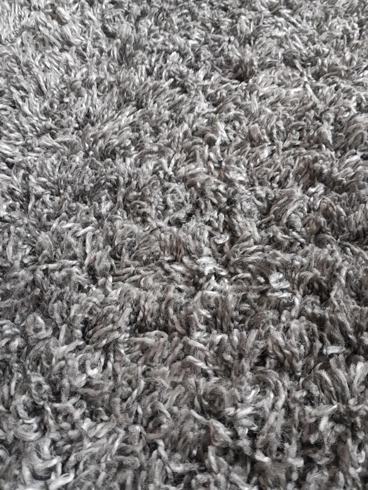 Dywan o wymiarach 180x250