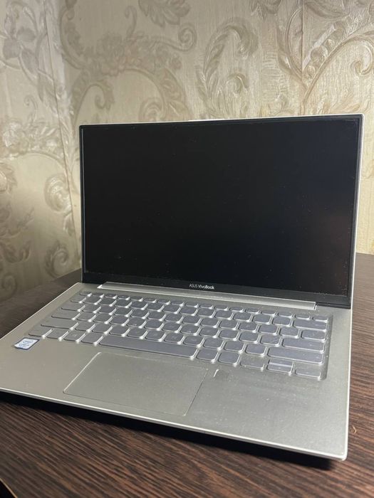 Asus VivoBook S330F — стильний і потужний ноутбук для роботи
