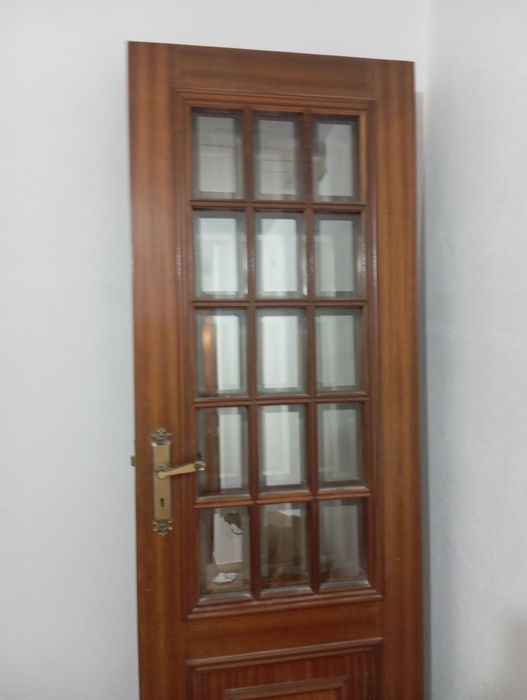 Portas de madeira e vidro