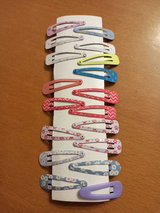 18 szt. Mini spinki do włosów