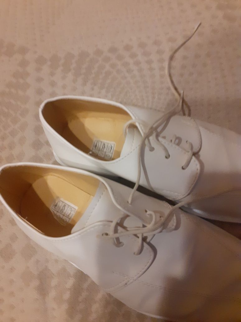 Buty komunijne nr 33