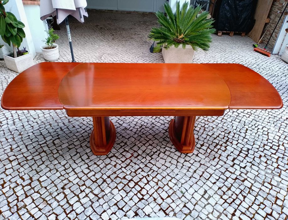 Mesa de jantar em cerejeira