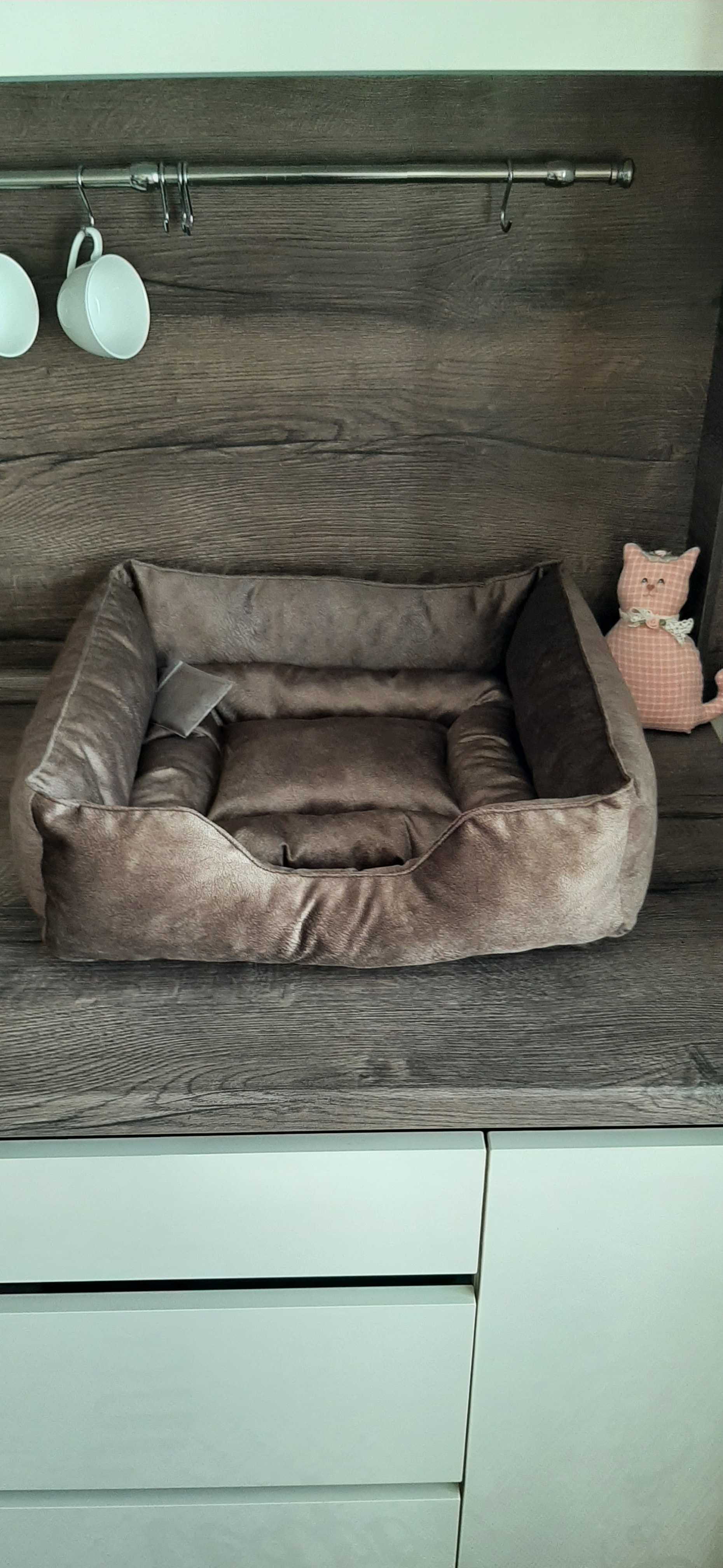 Лежанки диванчики для котів і собак