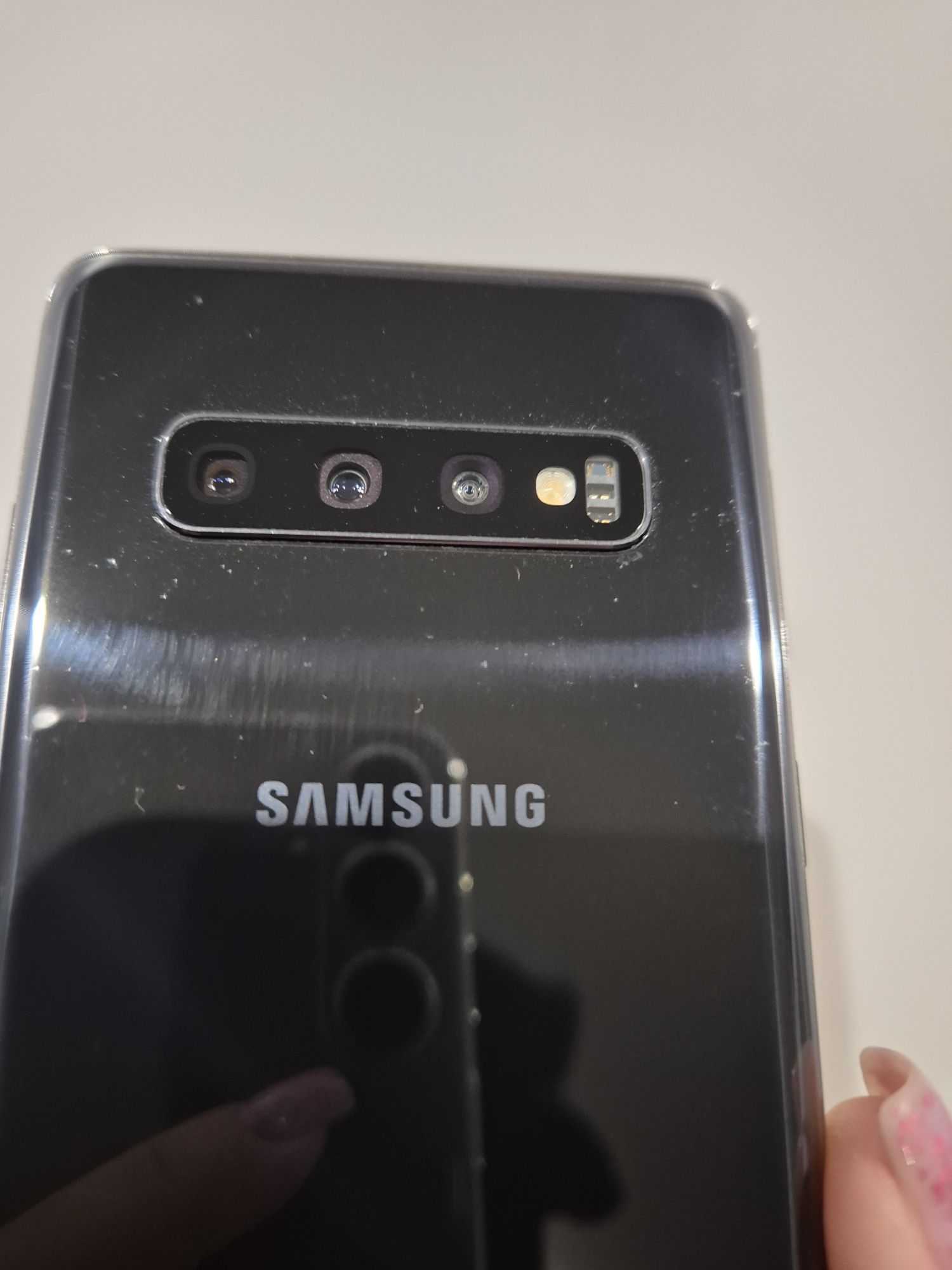 Samsung S10 телефон