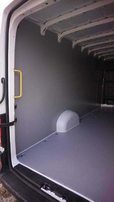 Profesjonalna zabudowa samochodu dostawczego VW Crafter L5H3