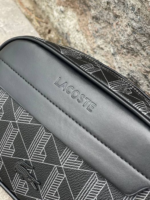 Барсетка LACOSTE чорна шкіряна з регульованим ремінцем