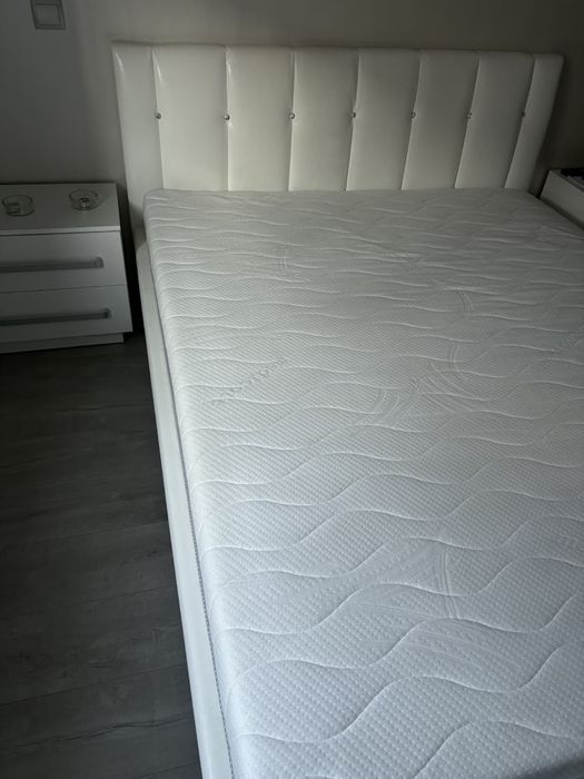 Łóżko sypialniane tapicerowane 160/200.