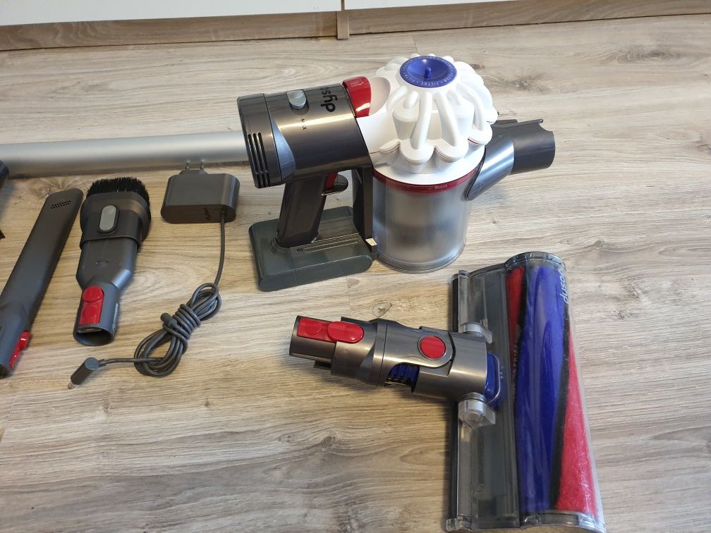 Odkurzacz Dyson V7 bezprzewodowy pionowy ładny
