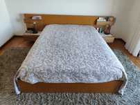 Cama, estrato e mesinhas de cabeceira MALM