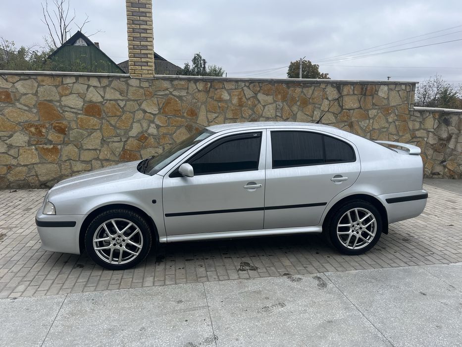 Продам  автомобіль Skoda Tour 1.8turbo