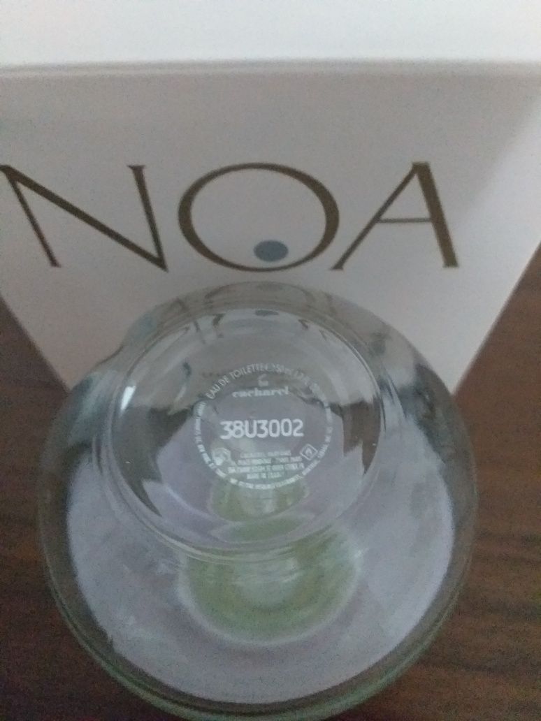 Frasco de Perfume Vazio "NOA" Com Caixa