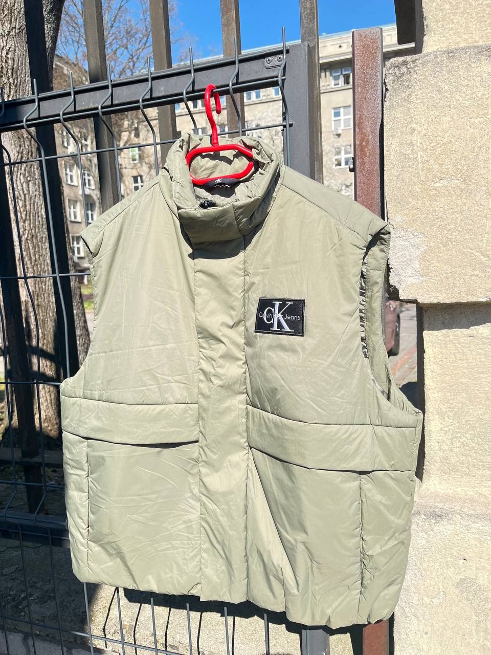 Oryginalne kamizelki Calvin Klein