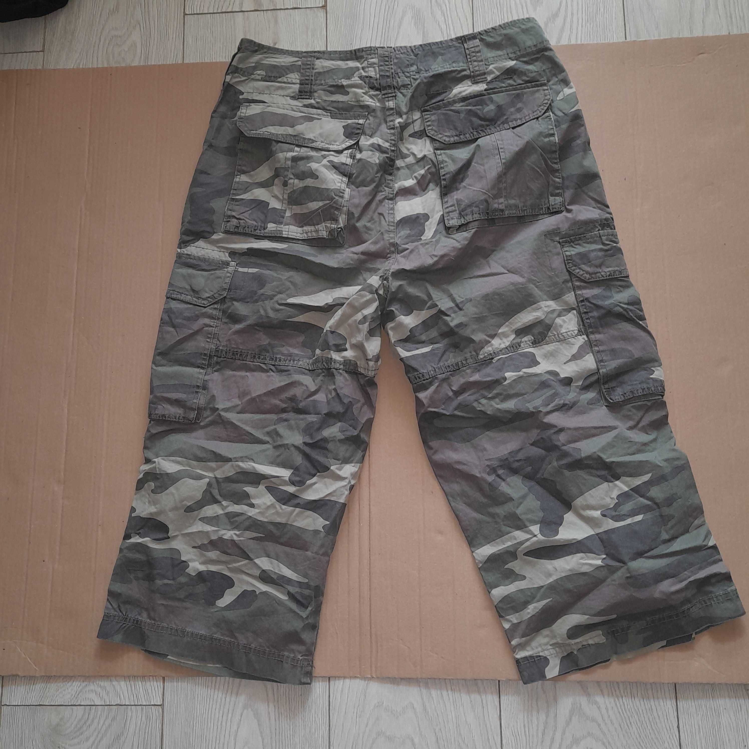 Tu. męskie krótkie spodenki woodland cargo bojówki Rozmiar Medium 32