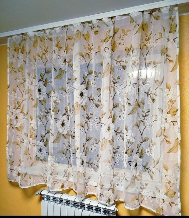 Відріз якісної, гарної, напівпрозорої тканини