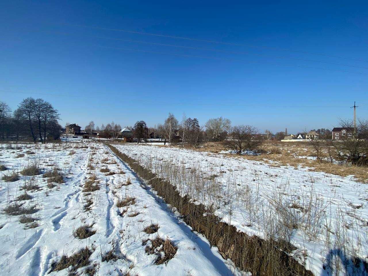 Продаж: Ділянка, с. Микуличі в мальовничому місці на березі озера