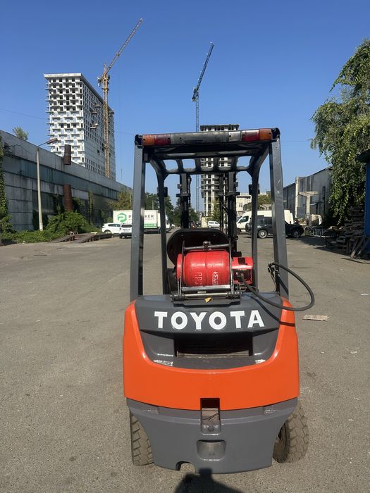 Навантажувач Тойота 8 серія