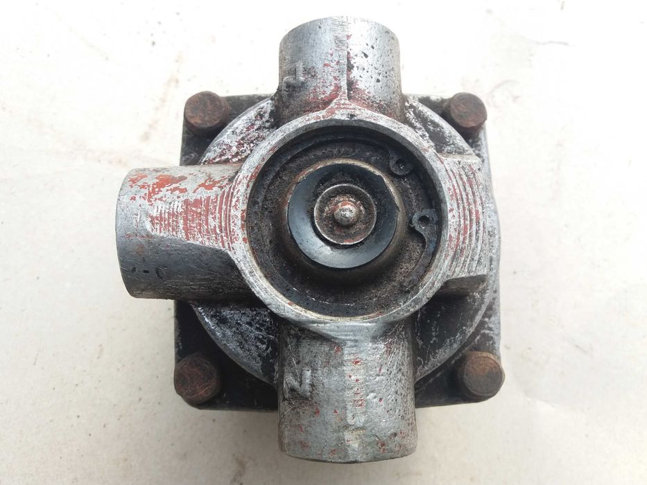 Клапан прицепа ускорительный.