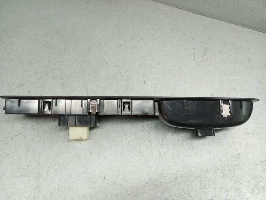 Comando / botão / interruptor vidros frente direito DACIA Jogger