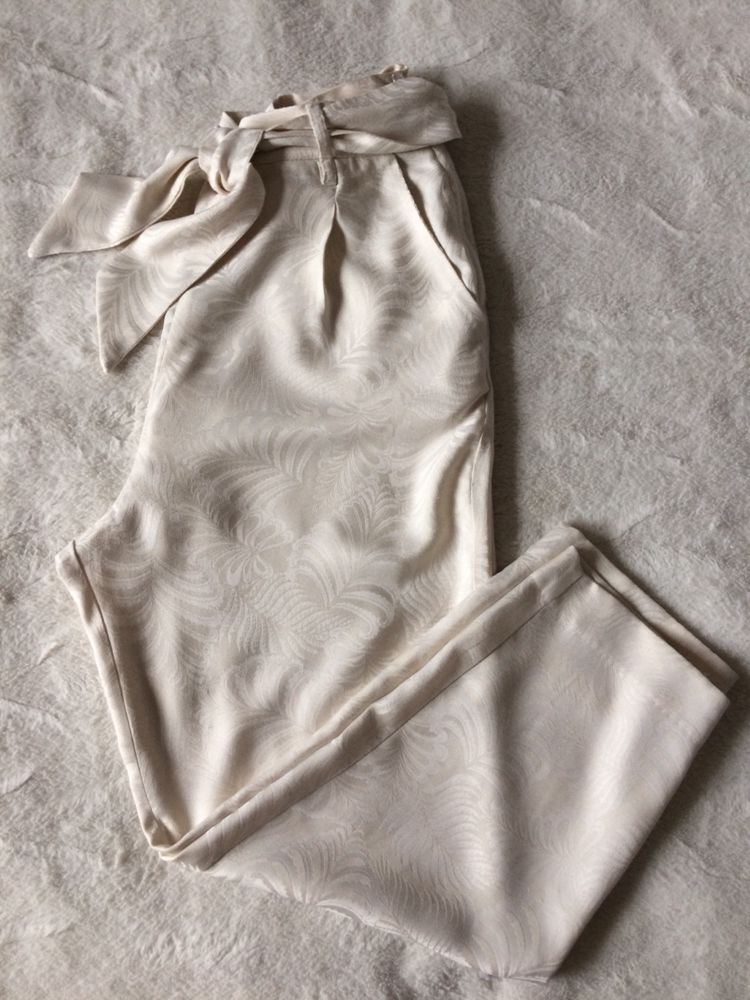 Letnie damskie spodnie h&m kremowe w kwiaty z wysokim stanem 38