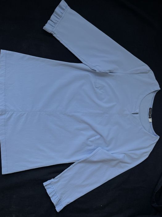 Блакитна блузка з воланами на рукавах, розмір S/М