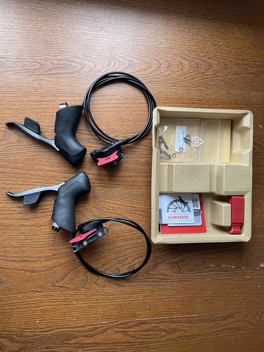 Zestaw klamkomanetek i zacisków Sram Force AXS - przód + tył